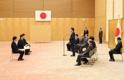 Photograph of the Prime Minister delivering an address (1)