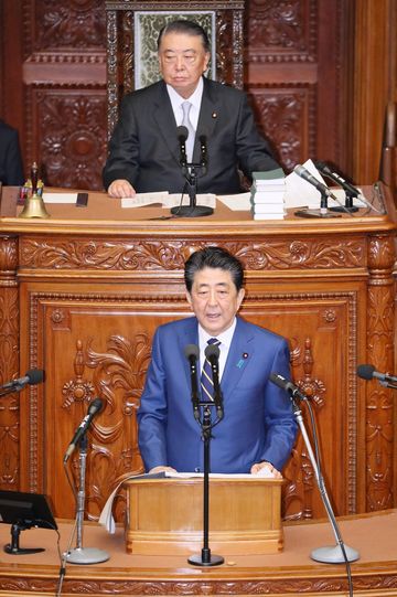 Photograph of the Prime Minister delivering a policy speech during the plenary session of the House of Representatives (3)