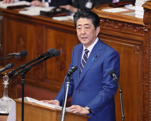 Photograph of the Prime Minister delivering a policy speech during the plenary session of the House of Representatives (6)