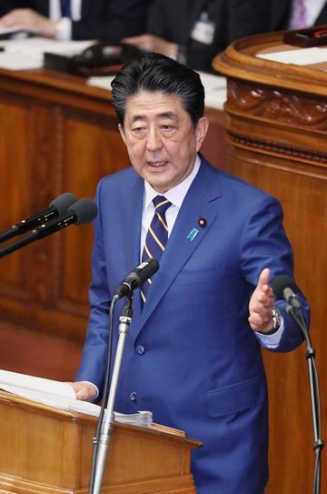 Photograph of the Prime Minister delivering a policy speech during the plenary session of the House of Representatives (7)