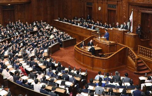 Photograph of the Prime Minister delivering a policy speech during the plenary session of the House of Representatives (10)