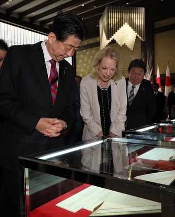 Photograph of the Prime Minister visiting the exhibit