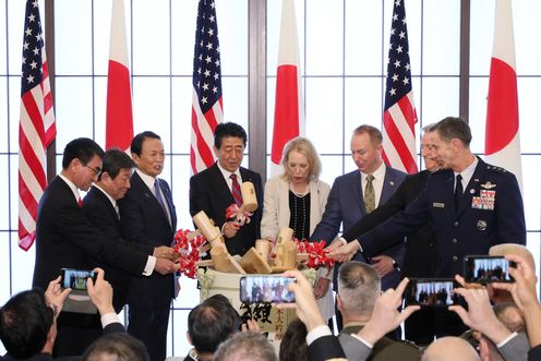 Photograph of the cask opening (2)