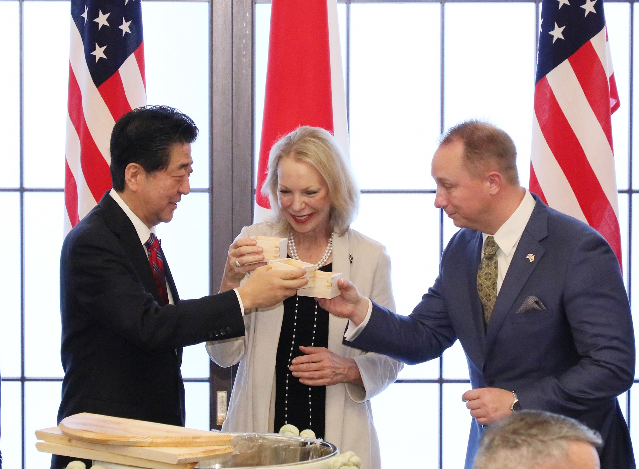 Photograph of the Prime Minister giving a toast (2)