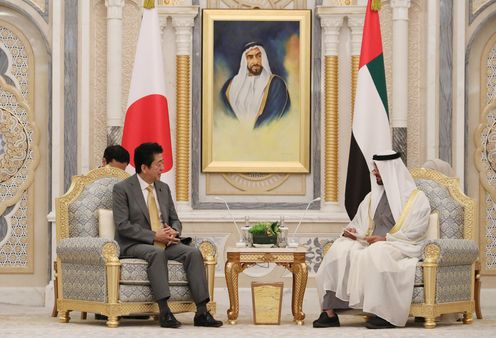 Photograph of the Prime Minister meeting with the Crown Prince of Abu Dhabi (5)