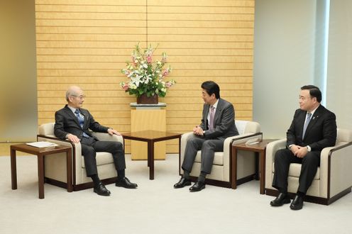 Photograph of the Prime Minister receiving the courtesy call (4)