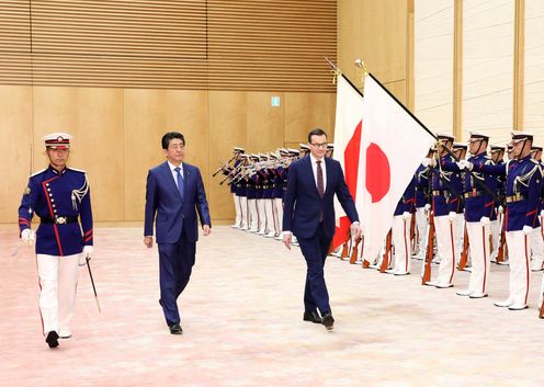 Photograph of the salute and the guard of honor ceremony (3)