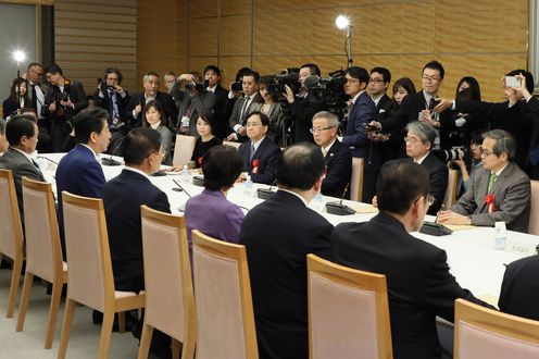 Photograph of the Prime Minister making a statement (3)