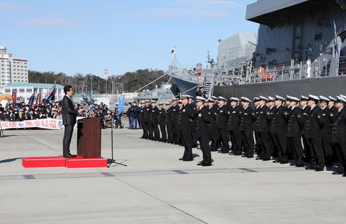 Photograph of the Prime Minister delivering an address (1)