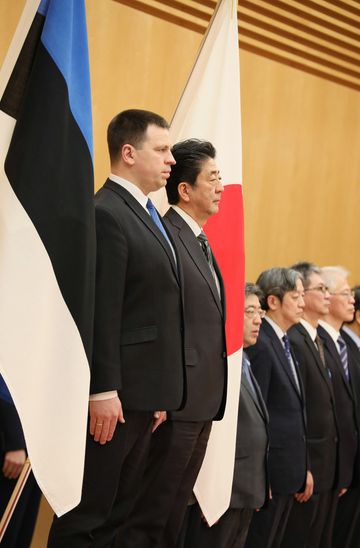 Photograph of the salute and the guard of honor ceremony (1)