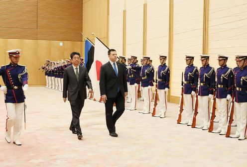 Photograph of the salute and the guard of honor ceremony (3)