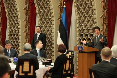 Photograph of the Prime Minister delivering an address at the banquet (1)