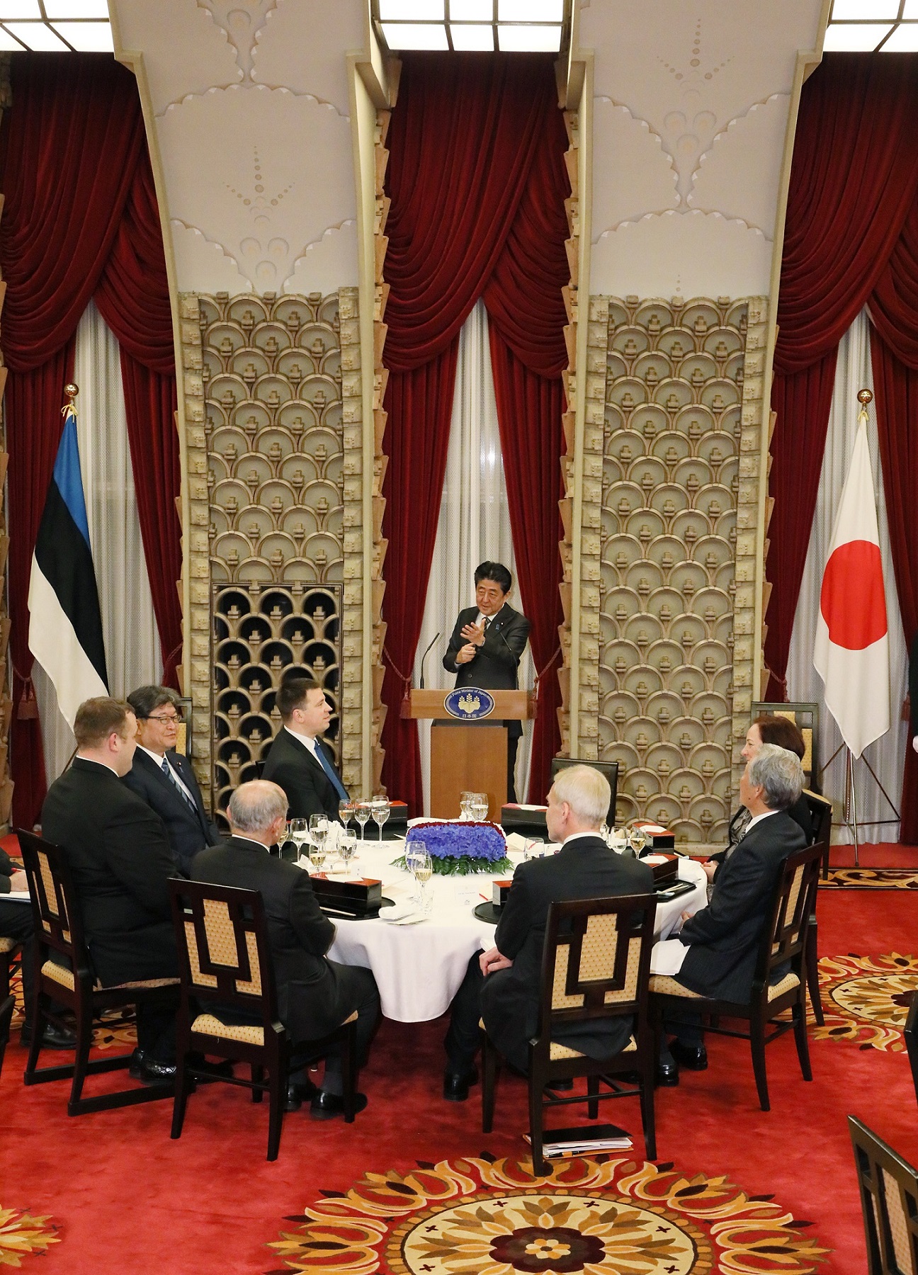 Photograph of the Prime Minister delivering an address at the banquet (5)