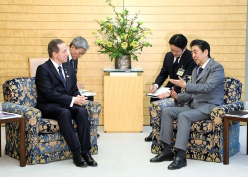 Photograph of the Prime Minister receiving the courtesy call (3)