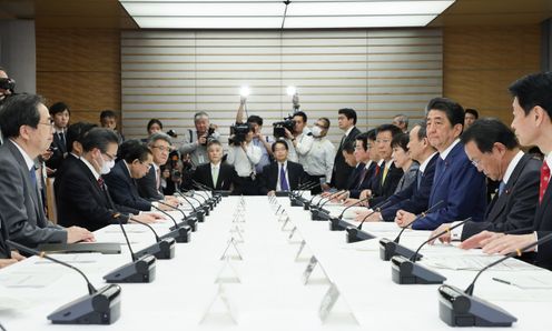 Photograph of the Prime Minister attending the meeting (2)