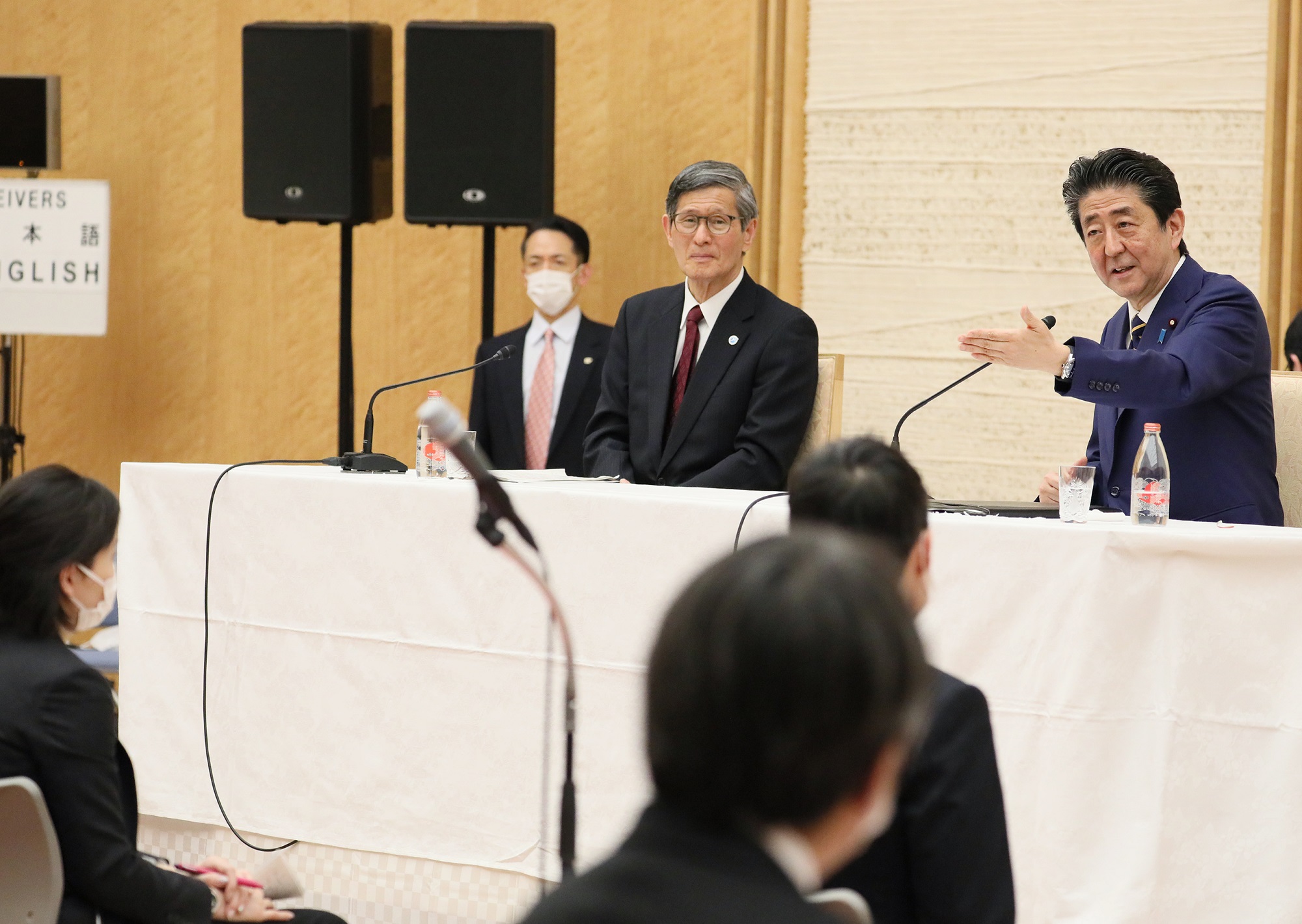 Photograph of the Prime Minister holding the press conference (11)