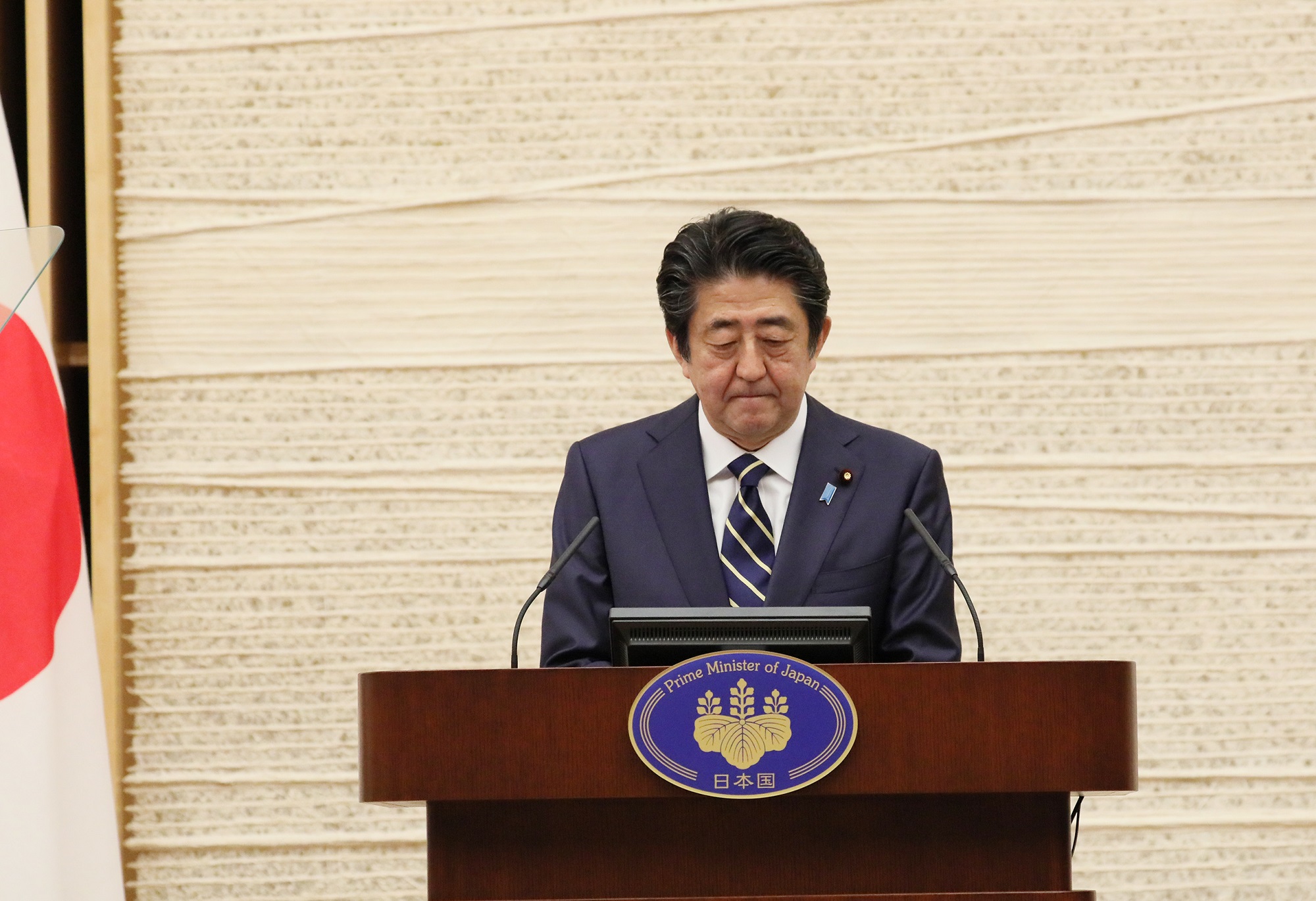 Photograph of the Prime Minister holding the press conference (4)