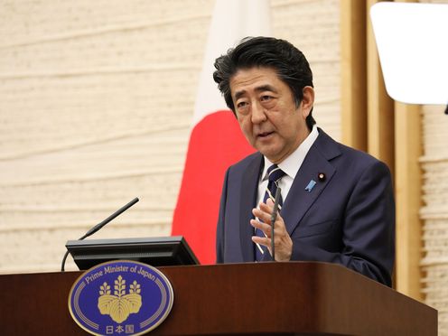 Photograph of the Prime Minister holding the press conference (8)