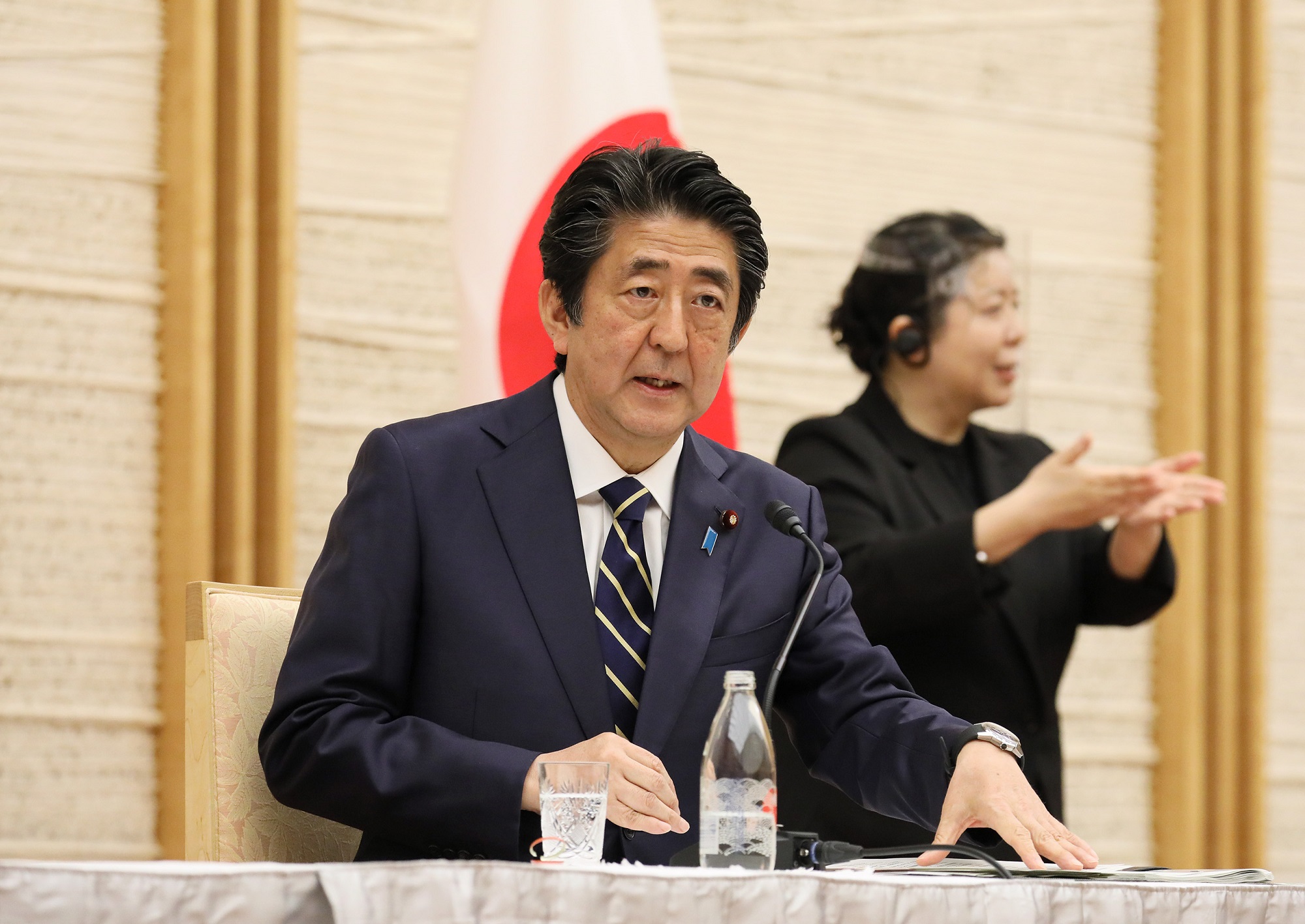 Photograph of the Prime Minister holding the press conference (26)