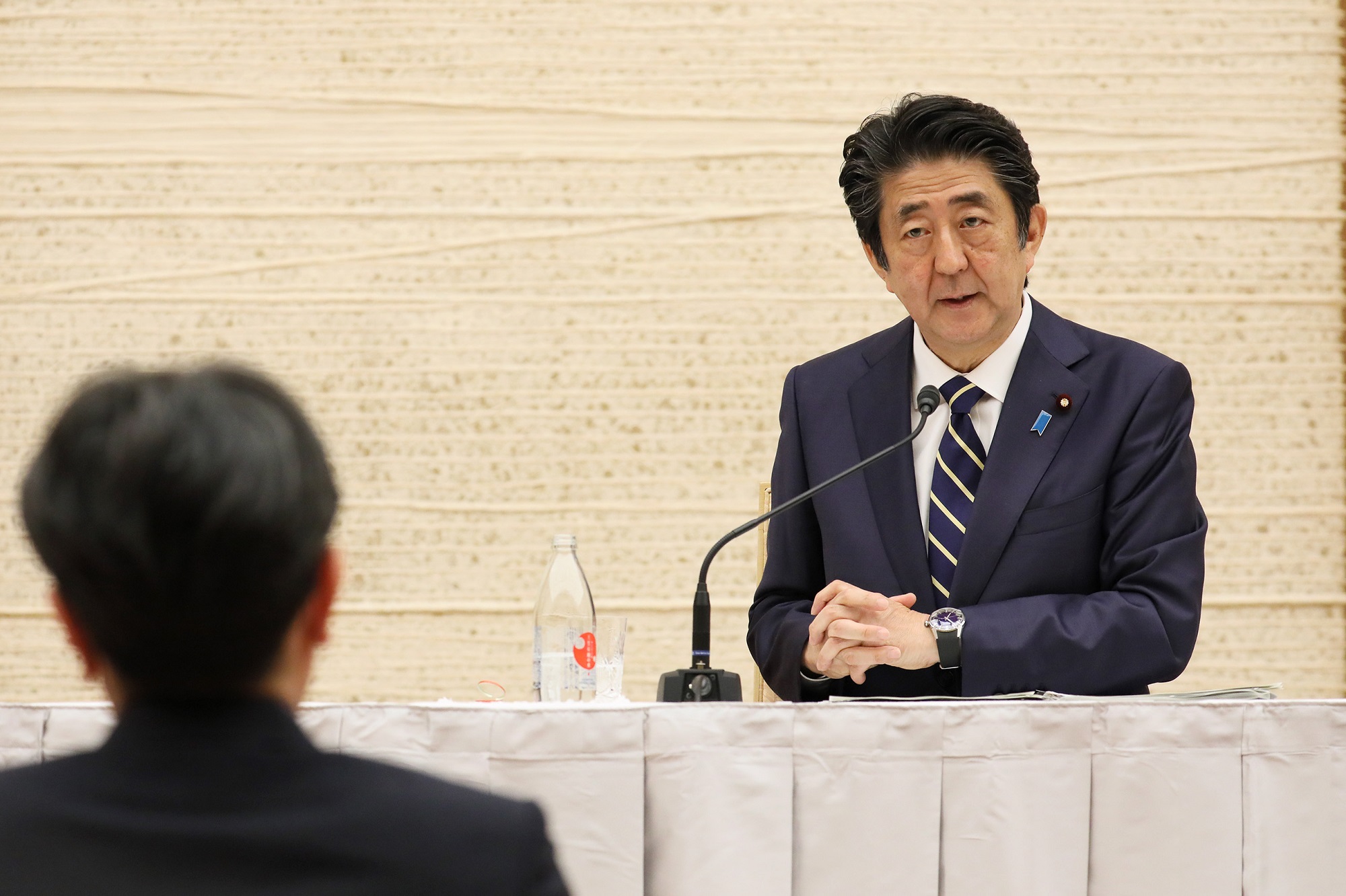 Photograph of the Prime Minister holding the press conference (30)