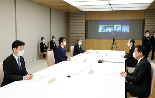 Photograph of the Prime Minister attending the meeting（2）