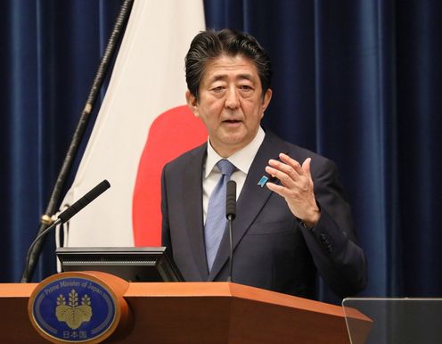 Photograph of the Prime Minister holding the press conference (21)