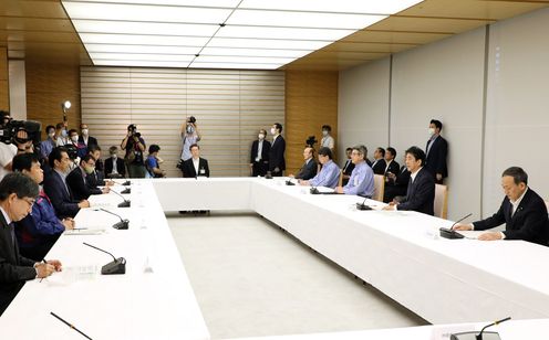 Photograph of the Prime Minister delivering a statement (6)