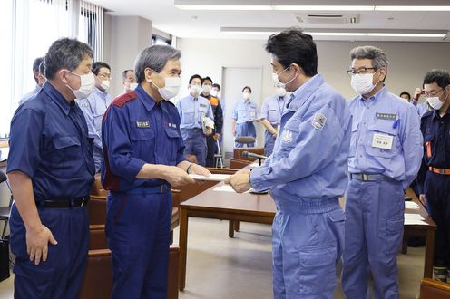 Photograph of the exchange of views with Governor Kabashima and Mayor Matsuoka  (2)