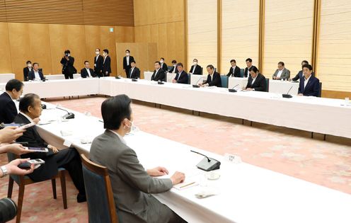 Photograph of the Prime Minister delivering an address (5)