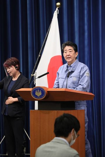 Photograph of the Prime Minister holding the press conference（2）