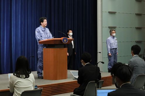 Photograph of the Prime Minister holding the press conference（3）