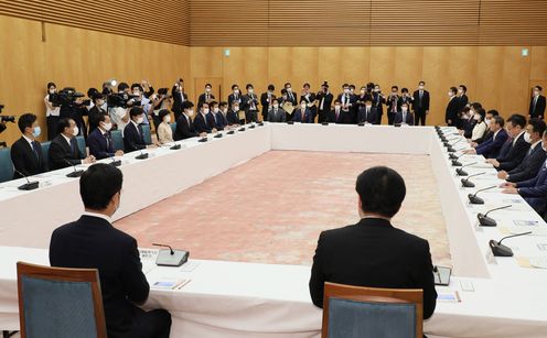 Photograph of the Prime Minister delivering an address (3)