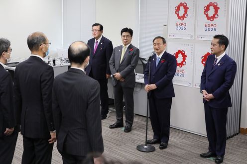 Photograph of the Prime Minister delivering an address (2)