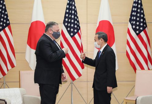 Photograph of the Prime Minister receiving the courtesy call（2）