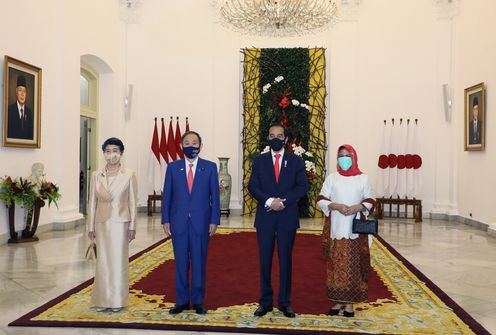 Photograph of the welcome ceremony (2)