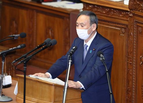 Photograph of the Prime Minister delivering a policy speech during the plenary session of the House of Representatives (1)