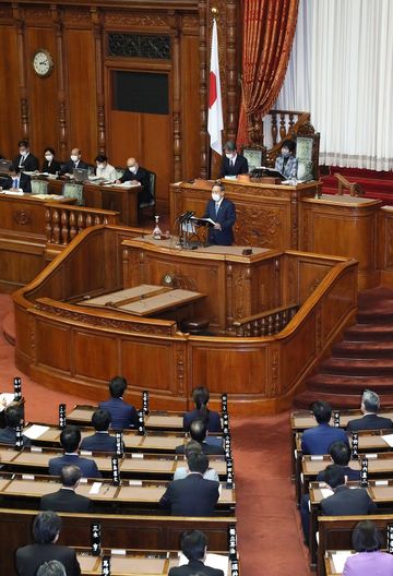 Photograph of the Prime Minister delivering a policy speech during the plenary session of the House of Councillors (10)