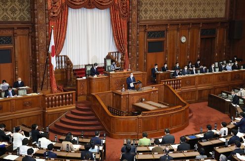 Photograph of the Prime Minister delivering a policy speech during the plenary session of the House of Councillors (11)