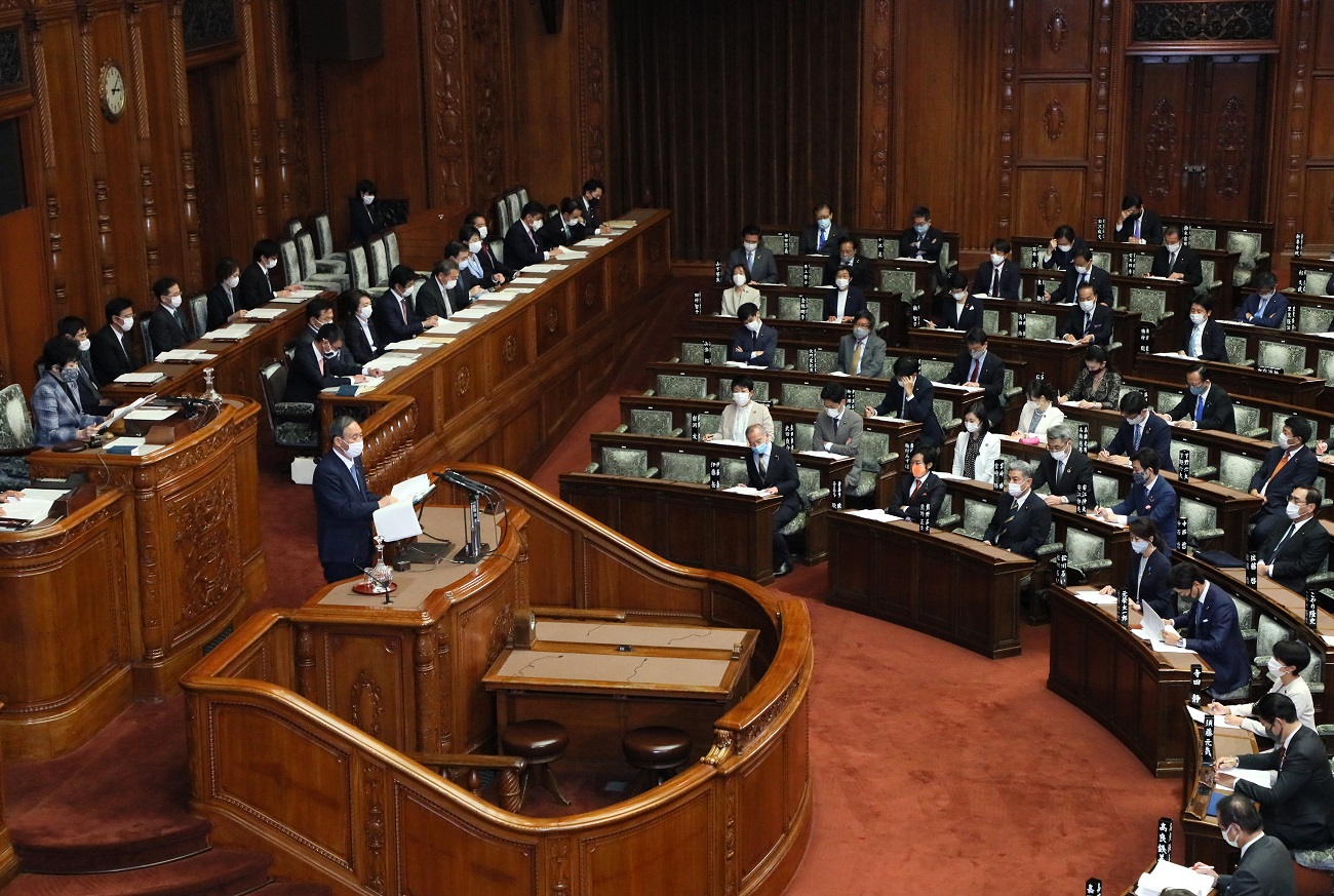 Photograph of the Prime Minister delivering a policy speech during the plenary session of the House of Councillors (13)