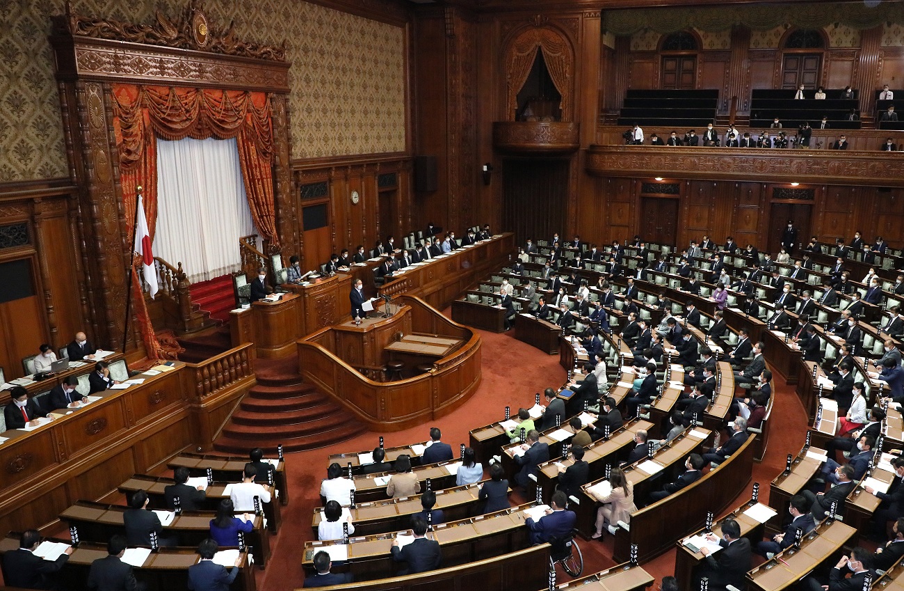 Photograph of the Prime Minister delivering a policy speech during the plenary session of the House of Councillors (14)