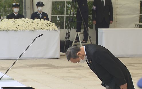 Photograph of the Prime Minister delivering a memorial address (2)