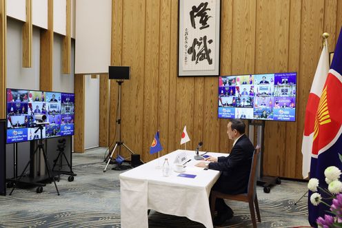 Photograph of the ASEAN Plus Three Summit Meeting (2)