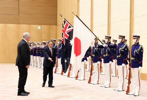 Photograph of the salute and the guard of honor ceremony (6)