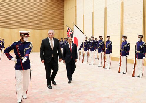 Photograph of the salute and the guard of honor ceremony (7)