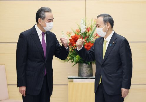 Photograph of the Prime Minister receiving the courtesy call (2)