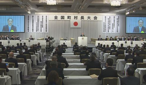 Photograph of the Prime Minister delivering an address (2)