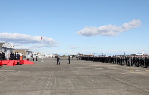 Photograph of the Prime Minister receiving a salute (2)