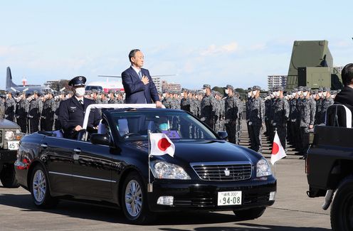 Photograph of the Prime Minister reviewing units (2)