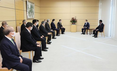 Photograph of the Prime Minister receiving the courtesy call (2)