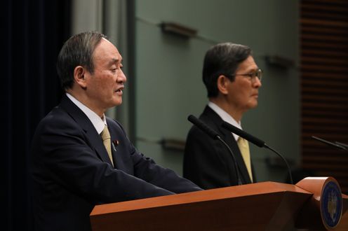 Photograph of the Prime Minister holding the press conference (7)